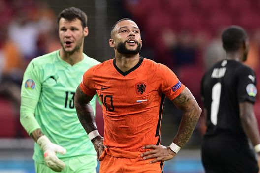 AMSTERDAM, NETHERLANDS - JUNE 17: Memphis Depay of Netherlands reacts after missing a chance during the UEFA Euro 2020 Championship Group C match between the Netherlands and Austria at Johan Cruijff Arena on June 17, 2021 in Amsterdam, Netherlands. (Photo by Olaf Kraak - Pool/Getty Images) AMSTERDAM, NETHERLANDS - JUNE 17: Memphis Depay of Netherlands reacts after missing a chance during the UEFA Euro 2020 Championship Group C match between the Netherlands and Austria at Johan Cruijff Arena on June 17, 2021 in Amsterdam, Netherlands. (Photo by Olaf Kraak - Pool/Getty Images)