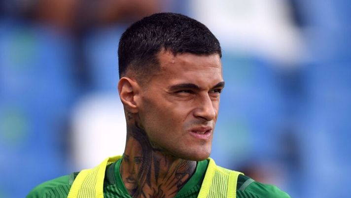REGGIO NELL'EMILIA, ITALY - AUGUST 29: Gianluca Scamacca of US Sassuolo looks on during the Serie A match between US Sassuolo and UC Sampdoria at Mapei Stadium - Citta' del Tricolore on August 29, 2021 in Reggio nell'Emilia, Italy. (Photo by Alessandro Sabattini/Getty Images) Sassuolo, la probabile formazione: il dubbio in difesa e le scelte in attacco. Ci prova Boga - immagine 1
