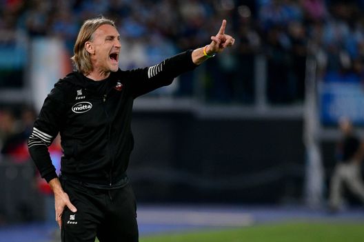 ROME, ITALY - OCTOBER 30: Salenitana head coach Davide Nicola reacts during the Serie A match between SS Lazio and Salernitana at Stadio Olimpico on October 30, 2022 in Rome, Italy. (Photo by Marco Rosi - SS Lazio/Getty Images) Zurkowski, la lista aumenta: un’altra squadra si interessa al polacco- immagine 2