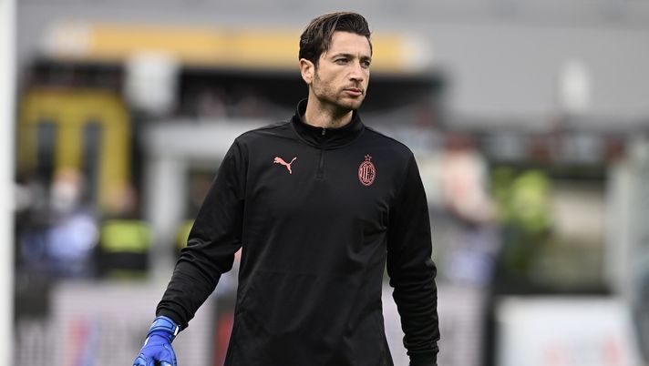 Antonio Mirante (portiere AC Milan), qui nel riscaldamento di Milan-Sampdoria 1-0 (Serie A 2021-2022) | News (Getty Images) Antonio Mirante AC Milan Milan-Sampdoria 1-0 Serie A 2021-2022