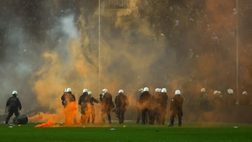 Derby di Salonicco, follie tifosi Paok: sospensione di 50 minuti e 4 arresti