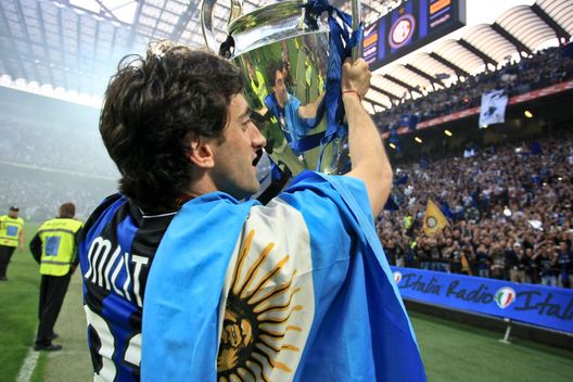 Diego Milito of FC Internazionale shows the Champions League trophy to the fans at San Siro stadium in Milan after their team's victory against Bayern Munich in the UEFA Champions league final football match on May 23, 2010. Diego Milito of FC Internazionale shows the Champions League trophy to the fans at San Siro stadium in Milan after their team's victory against Bayern Munich in the UEFA Champions league final football match on May 23, 2010.