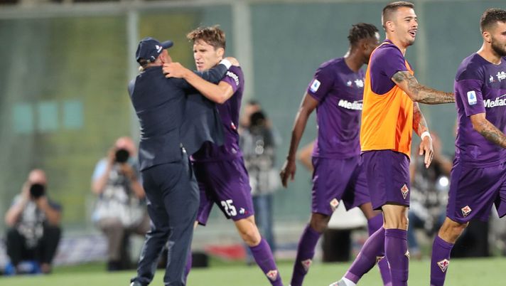 FLORENCE, ITALY - JULY 12: Giuseppe Iachini manager of ACF Fiorentina and Federico Chiesa during the Serie A match between ACF Fiorentina and  Hellas Verona at Stadio Artemio Franchi on July 12, 2020 in Florence, Italy.  (Photo by Gabriele Maltinti/Getty Images) 
