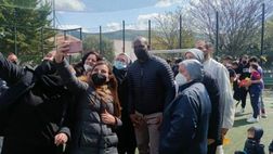 Una scuola del Sulcis in festa: che visita quella di David Suazo!