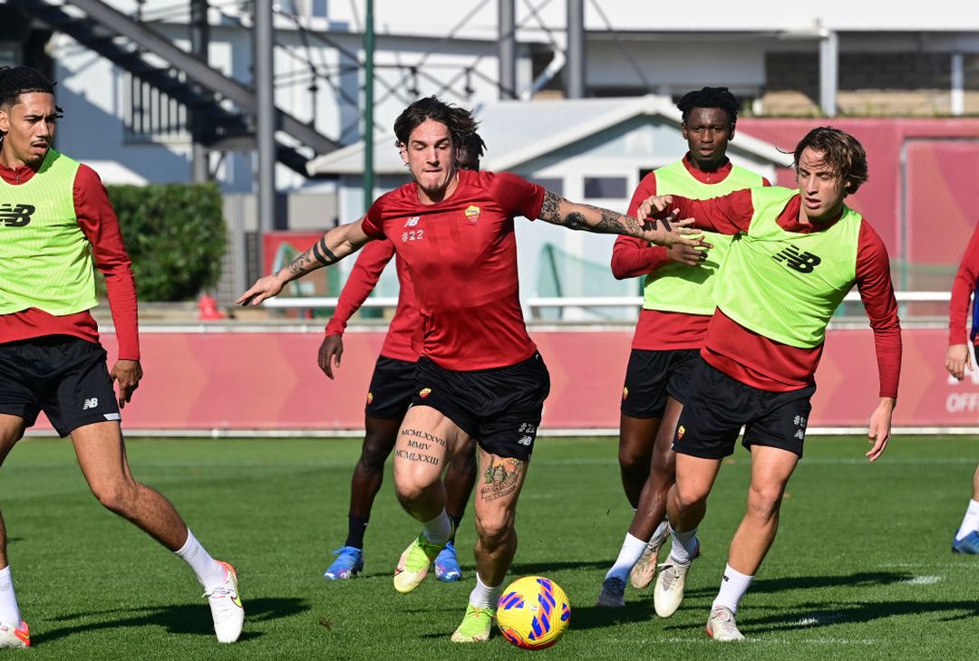 Genoa-Roma, la rifinitura: Smalling torna in gruppo – FOTO GALLERY - immagine 16