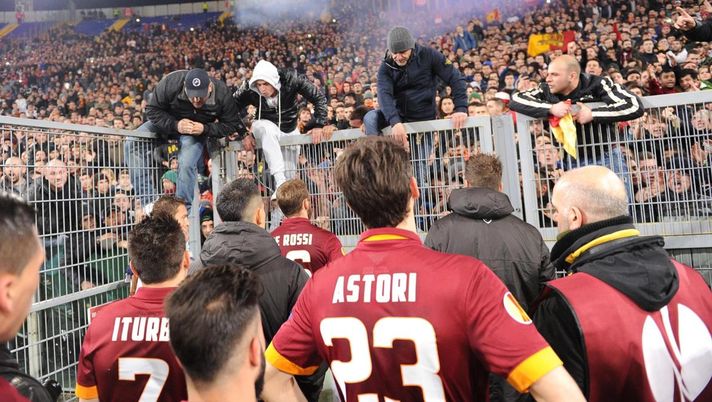 Figc: approvata norma che prevede sanzioni a giocatori che parleranno con gli ultras Figc: approvata norma che prevede sanzioni a giocatori che parleranno con gli ultras