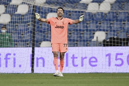 REGGIO NELL'EMILIA, ITALY - MAY 12: Juventus player Gianluigi Buffon during the Serie A match between US Sassuolo and Juventus at Mapei Stadium - Città del Tricolore on May 12, 2021 in Reggio nell'Emilia, Italy. (Photo by Daniele Badolato - Juventus FC/Juventus FC via Getty Images) REGGIO NELL'EMILIA, ITALY - MAY 12: Juventus player Gianluigi Buffon during the Serie A match between US Sassuolo and Juventus at Mapei Stadium - Città del Tricolore on May 12, 2021 in Reggio nell'Emilia, Italy. (Photo by Daniele Badolato - Juventus FC/Juventus FC via Getty Images)