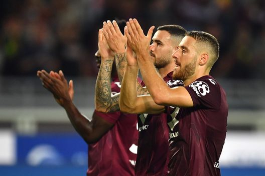 TURIN, ITALY - SEPTEMBER 04: Nikola Vlasic of Torino FC celebrates the victory at the end of the Serie A match between Torino FC and US Lecce at Stadio Olimpico di Torino on September 5, 2022 in Turin, Italy. (Photo by Valerio Pennicino/Getty Images) Toro, Vlasic valore aggiunto: tanta qualità e terzo gol consecutivo- immagine 2