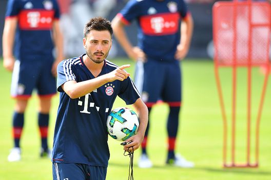 MUNICH, GERMANY - JULY 01: Assistant coach Davide Ancelotti of FC Bayern Muenchen gestures during a training session at Saebener Strasse training ground on July 1, 2017 in Munich, Germany. (Photo by Sebastian Widmann/Bongarts/Getty Images) MUNICH, GERMANY - JULY 01: Assistant coach Davide Ancelotti of FC Bayern Muenchen gestures during a training session at Saebener Strasse training ground on July 1, 2017 in Munich, Germany. (Photo by Sebastian Widmann/Bongarts/Getty Images)