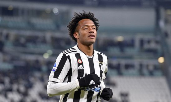 TURIN, ITALY - DECEMBER 05: Juan Cuadrado of Juventus celebrates after scoring his team's first goal during the Serie A match between Juventus and Genoa CFC at Allianz Stadium on December 05, 2021 in Turin, Italy. (Photo by Filippo Alfero - Juventus FC/Juventus FC via Getty Images) Inter, a destra il rinforzo può arrivare dalla Serie A: “Idea di Marotta e opzione a zero”- immagine 2