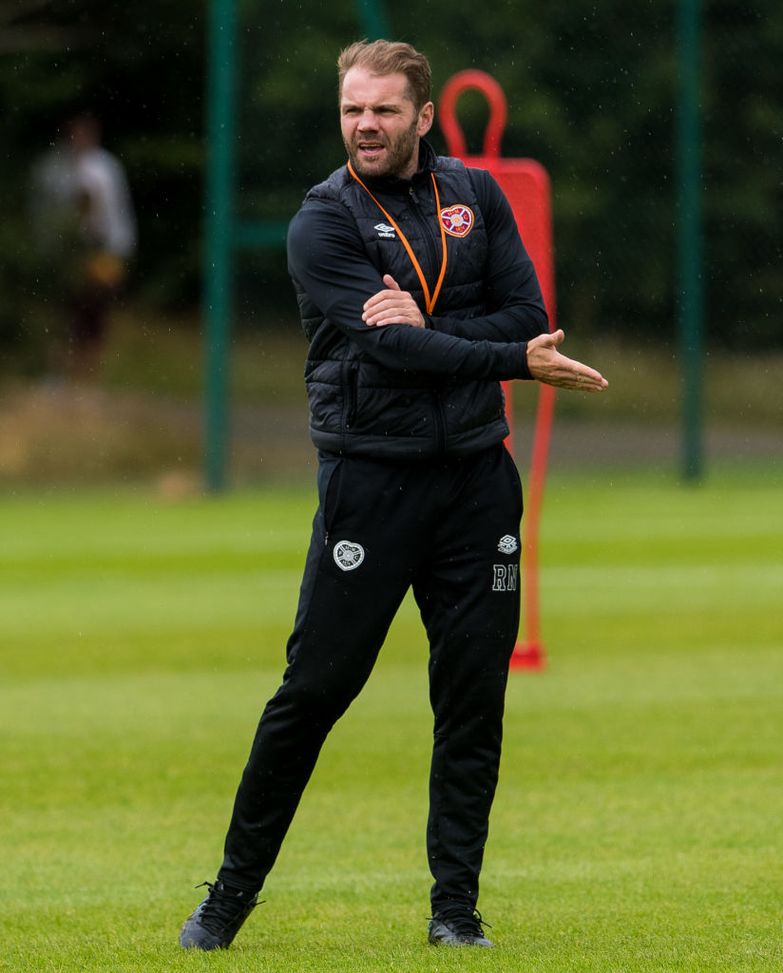 (Photo by Ross Parker/SNS Group via Getty Images) Derby di Edimburgo, giocatore colpito da un accendino: gli Hearts “Inammissibile…”- immagine 2