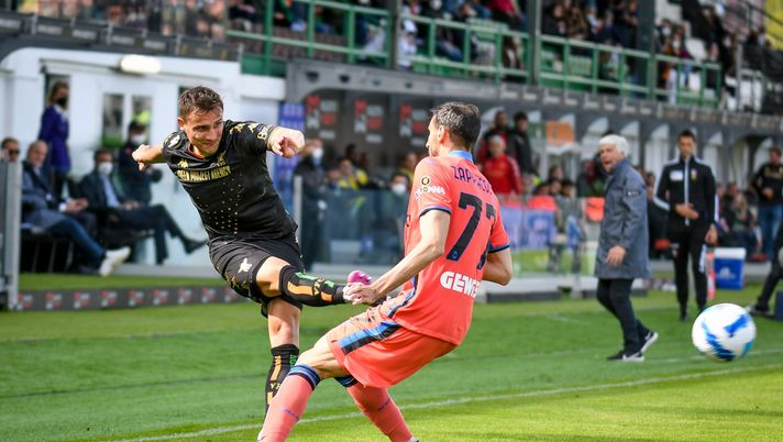 VENICE, ITALY - APRIL 23: Ales Mateju of Venezia competes for the ball with Davide Zappacosta of Atalanta during the Serie A match between Venezia FC and Atalanta BC at Stadio Pier Luigi Penzo on April 23, 2022 in Venice, Italy. (Photo by Maurizio Lagana/Getty Images)  Palermo