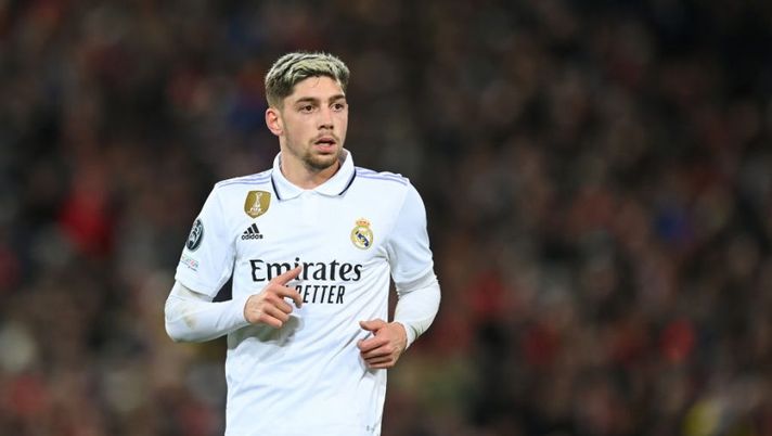 LIVERPOOL, ENGLAND - FEBRUARY 21: Federico Valverde of Real Madrid looks on during the UEFA Champions League round of 16 leg one match between Liverpool FC and Real Madrid at Anfield on February 21, 2023 in Liverpool, England. (Photo by Michael Regan/Getty Images) Da Valverde a Barcola: ecco la top 11 per questa giornata di Euroleghe - immagine 1