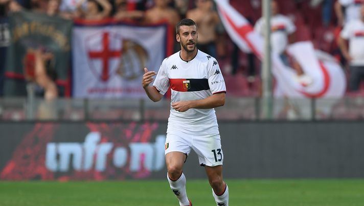 SALERNO, ITALY - OCTOBER 02: Mattia Bani of Genoa CFC during the Serie A match between US Salernitana v Genoa CFC at Stadio Arechi on October 2, 2021 in Salerno, Italy. (Photo by Francesco Pecoraro/Getty Images) Il Genoa e i numeri: 777 Partners all’allenamento, 5 difensori centrali infortunati! - immagine 1