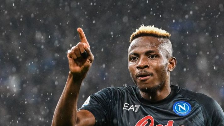 Napoli's Nigerian forward Victor Osimhen celebrates after opening the scoring during the Italian Serie A football match between Sampdoria and Napoli on January 8, 2023 at the Luigi-Ferraris stadium in Genoa. (Photo by Andreas SOLARO / AFP) (Photo by ANDREAS SOLARO/AFP via Getty Images) Napoli, allarme rientrato per Osimhen: le ultime dopo l’allenamento di oggi - immagine 1