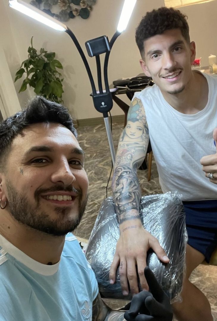 FOTO Di Lorenzo prova a dimenticare l’infortunio: nuovo tatuaggio per il terzino - immagine 4