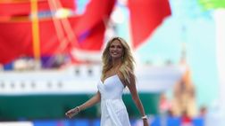 L’ex madrina dei Mondiali in Russia incanta con il body bianco: forme da urlo