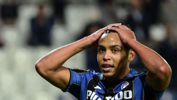 Atalanta's Colombian forward Luis Muriel reacts after missing a goal opportunity during the UEFA Champions League Group F football match between Atalanta and Young Boys on September 29, 2021 at the Azzurri d'Italia stadium in Bergamo. (Photo by MIGUEL MEDINA / AFP) (Photo by MIGUEL MEDINA/AFP via Getty Images) Lazio-Atalanta, le formazioni ufficiali: ecco i 9 assenti della Dea, out Muriel e non solo - immagine 1