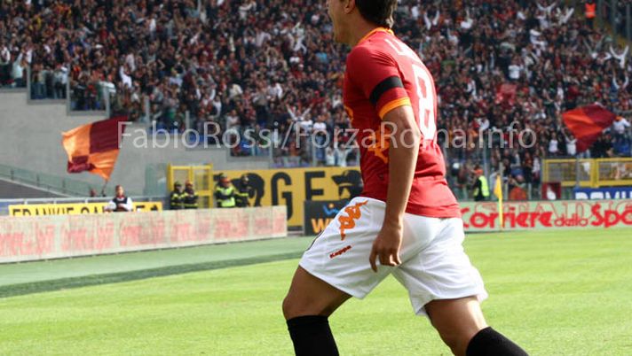 Lamela, compleanno al derby. Il regalo: le scarpe di Messi Lamela, compleanno al derby. Il regalo: le scarpe di Messi - immagine 1