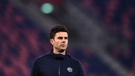 BOLOGNA, ITALY - JANUARY 09: Thiago Motta, Head Coach of Bologna FC, looks on prior to the Serie A match between Bologna FC and Atalanta BC at Stadio Renato Dall'Ara on January 09, 2023 in Bologna, Italy. (Photo by Alessandro Sabattini/Getty Images)