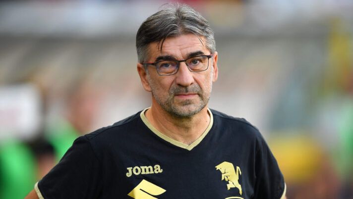 TURIN, ITALY - SEPTEMBER 03: Ivan Juric, Head Coach of Torino looks on prior to the Serie A TIM match between Torino FC and Genoa CFC at Stadio Olimpico di Torino on September 03, 2023 in Turin, Italy. (Photo by Valerio Pennicino/Getty Images) Juric: “Ilic è out per infortunio, il motivo! Zapata dal 1’, Vojvoda, così vedo Sanabria con Duvan” - immagine 1