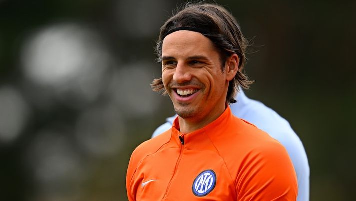 COMO, ITALY - APRIL 04: Yann Sommer of FC Internazionale looks on during the FC Internazionale training session at the club's training ground Suning Training Center on April 04, 2024 in Como, Italy. (Photo by Mattia Ozbot - Inter/Inter via Getty Images) NEWS – Torna Sommer, de Vrij, Giroud, Pulisic, Chiesa, Kvara, CDK, Zirkzee e Brenner in Brasile - immagine 1
