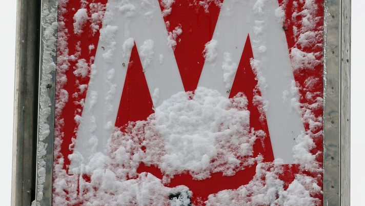 MILAN, ITALY - FEBRUARY 02: A metro sign is covered by snow on 2020 in Milan, Italy. The cold front sweeping over the country has affected regions from Piedmont to Sicily. Schools have closed in several cities, while transport has been affected with train cancellations and road closures. (Photo by Vittorio Zunino Celotto/Getty Images) MILAN, ITALY - FEBRUARY 02: A metro sign is covered by snow on 2020 in Milan, Italy. The cold front sweeping over the country has affected regions from Piedmont to Sicily. Schools have closed in several cities, while transport has been affected with train cancellations and road closures. (Photo by Vittorio Zunino Celotto/Getty Images)