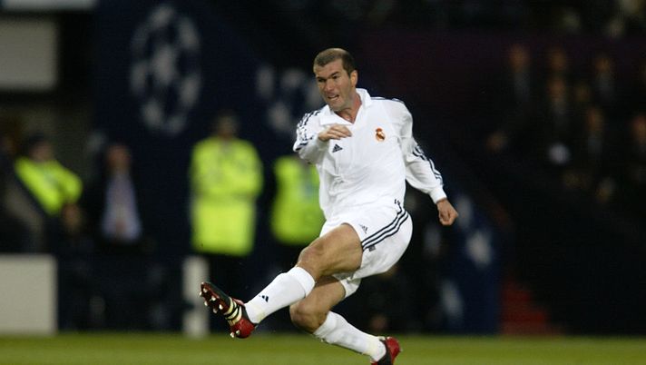 GLASGOW - May 15: Zinedine Zidane of Real Madrid has a shot at goal during the UEFA Champions League Final between Real Madrid and Bayer Leverkusen played at Hampden Park, in Glasgow, Scotland on May 15, 2002. Real Madrid won the match and cup 2-1. DIGITAL IMAGE. (Photo by Phil Cole/Getty Images) GLASGOW - May 15: Zinedine Zidane of Real Madrid has a shot at goal during the UEFA Champions League Final between Real Madrid and Bayer Leverkusen played at Hampden Park, in Glasgow, Scotland on May 15, 2002. Real Madrid won the match and cup 2-1. DIGITAL IMAGE. (Photo by Phil Cole/Getty Images)