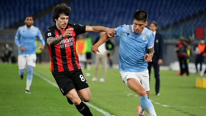 ROME, ITALY - APRIL 26: Joaquin Correa of SS Lazio compete for the ball with Sandro Tonali of AC Milan during the Serie A match between SS Lazio and AC Milan at Stadio Olimpico on April 26, 2021 in Rome, Italy. (Photo by Marco Rosi - SS Lazio/Getty Images) ROME, ITALY - APRIL 26: Joaquin Correa of SS Lazio compete for the ball with Sandro Tonali of AC Milan during the Serie A match between SS Lazio and AC Milan at Stadio Olimpico on April 26, 2021 in Rome, Italy. (Photo by Marco Rosi - SS Lazio/Getty Images)