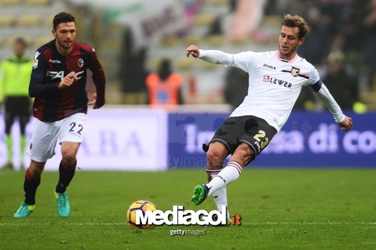 BOLOGNA, ITALY - NOVEMBER 20: Alessandro Diamanti # 23 of US Citta di Palermo in action during the Serie A match between Bologna FC and US Citta di Palermo at Stadio Renato Dall'Ara on November 20, 2016 in Bologna, Italy.  (Photo by Mario Carlini / Iguana Press/Getty Images) 
