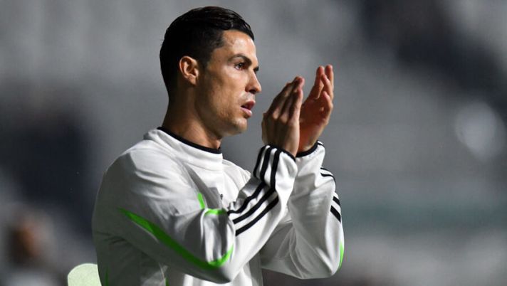 TURIN, ITALY - OCTOBER 30: Cristiano Ronaldo of Juventus gestures during the Serie A match between Juventus and Genoa CFC at on October 30, 2019 in Turin, Italy. (Photo by Alessandro Sabattini/Getty Images) Cristiano Ronaldo, comunicazione alla Juve sul futuro: “Io resto qui” - immagine 1