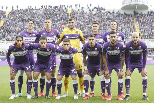 FLORENCE, ITALY - OCTOBER 24: ACF Fiorentina poses during the Serie A match between ACF Fiorentina and Cagliari Calcio at Stadio Artemio Franchi on October 24, 2021 in Florence, Italy. (Photo by Gabriele Maltinti/Getty Images) FLORENCE, ITALY - OCTOBER 24: ACF Fiorentina poses during the Serie A match between ACF Fiorentina and Cagliari Calcio at Stadio Artemio Franchi on October 24, 2021 in Florence, Italy. (Photo by Gabriele Maltinti/Getty Images)