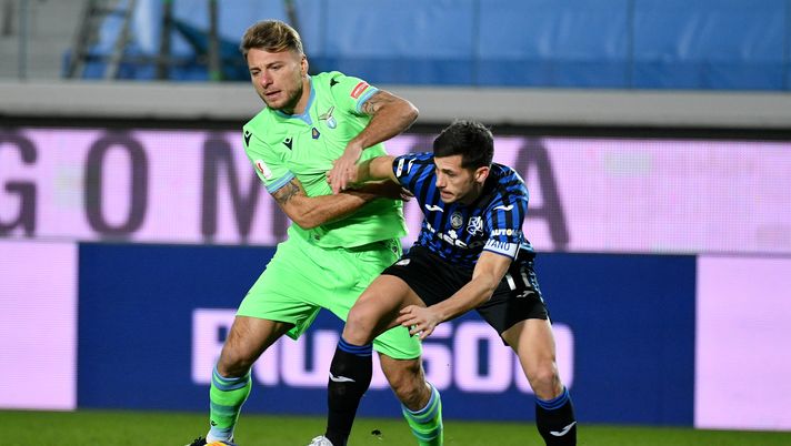 BERGAMO, ITALY - JANUARY 27: Ciro Immobile of SS Lazio compete for the ball with Remo Freuler of Atalanta BC during the Coppa Italia match between Atalanta BC and SS Lazio at Gewiss Stadium on January 27, 2021 in Bergamo, Italy. Sporting stadiums around Italy remain under strict restrictions due to the Coronavirus Pandemic as Government social distancing laws prohibit fans inside venues resulting in games being played behind closed doors. (Photo by Marco Rosi - SS Lazio/Getty Images) Serie A