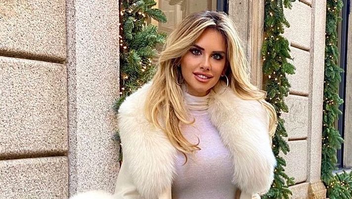 Instagram @michelapersico Michela Persico a Torino: “La ragazza con la valigia! Chi si ferma è perduto!” - immagine 1