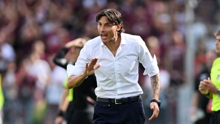 SALERNO, ITALY - OCTOBER 09: Gabriele Cioffi Hellas Verona coach during the Serie A match between Salernitana and Hellas Verona at Stadio Arechi on October 09, 2022 in Salerno, Italy. (Photo by Francesco Pecoraro/Getty Images) Di Marzio: “Cioffi è in bilico, cosa succede per la panchina e il possibile sostituto” - immagine 1