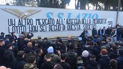 Lazio, durissima contestazione dei tifosi nei confronti di Lotito (video)