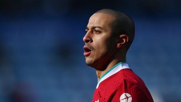 LEICESTER, ENGLAND - FEBRUARY 13: Thiago Alcantara of Liverpool looks on during the Premier League match between Leicester City and Liverpool at The King Power Stadium on February 13, 2021 in Leicester, England. Sporting stadiums around the UK remain under strict restrictions due to the Coronavirus Pandemic as Government social distancing laws prohibit fans inside venues resulting in games being played behind closed doors. (Photo by Michael Regan/Getty Images) LEICESTER, ENGLAND - FEBRUARY 13: Thiago Alcantara of Liverpool looks on during the Premier League match between Leicester City and Liverpool at The King Power Stadium on February 13, 2021 in Leicester, England. Sporting stadiums around the UK remain under strict restrictions due to the Coronavirus Pandemic as Government social distancing laws prohibit fans inside venues resulting in games being played behind closed doors. (Photo by Michael Regan/Getty Images)