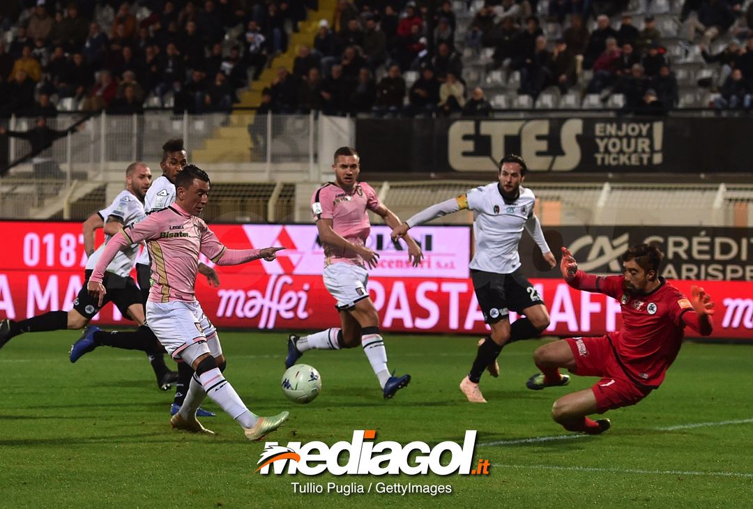  LA SPEZIA, ITALY - DECEMBER 23:  Cesar Falletti of Palermo scores the opening goal during the Serie B match between AC Spezia and US Citta di Palermo at Stadio Alberto Picco on December 23, 2018 in La Spezia, Italy.  (Photo by Tullio M. Puglia/Getty Images) *** Local Caption *** Cesar Falletti 