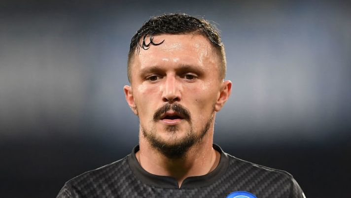 NAPLES, ITALY - NOVEMBER 18: Mario Rui of SSC Napoli in action during the Serie A match between SSC Napoli and AC Milan at Stadio San Paolo on November 18, 2017 in Naples, Italy. (Photo by Francesco Pecoraro/Getty Images) Napoli, risolto il dubbio di formazione! Sky: “Pronto Mario Rui” - immagine 1