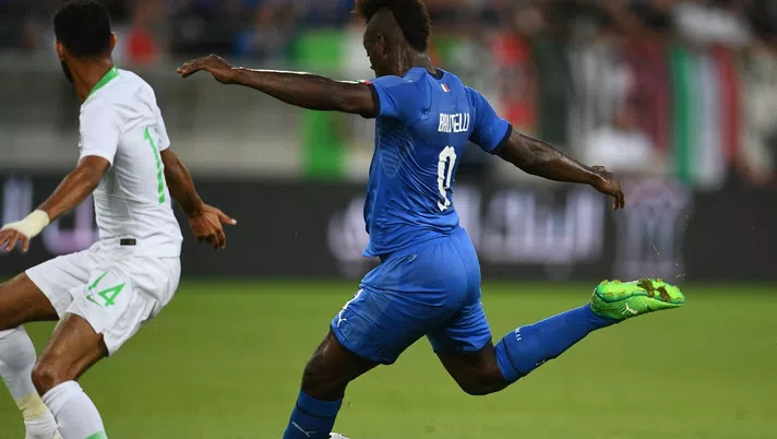Mario Balotelli in gol durante Italia-Arabia Saudita (credits: GETTY Images)