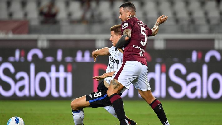 TURIN, ITALY - AUGUST 21: Armando Izzo (R) of Torino FC competes with Mario Pasalic of Atalanta BC during the Serie A match between Torino FC and Atalanta BC at Stadio Olimpico di Torino on August 21, 2021 in Turin, Italy. (Photo by Valerio Pennicino/Getty Images) TURIN, ITALY - AUGUST 21: Armando Izzo (R) of Torino FC competes with Mario Pasalic of Atalanta BC during the Serie A match between Torino FC and Atalanta BC at Stadio Olimpico di Torino on August 21, 2021 in Turin, Italy. (Photo by Valerio Pennicino/Getty Images)