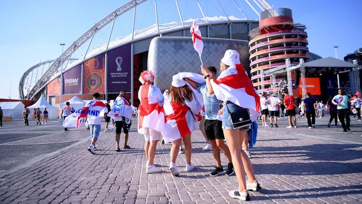 Wags inglesi scatenate in Qatar, il conto degli alcolici ha già raggiunto una cifra esorbitante - immagine 1