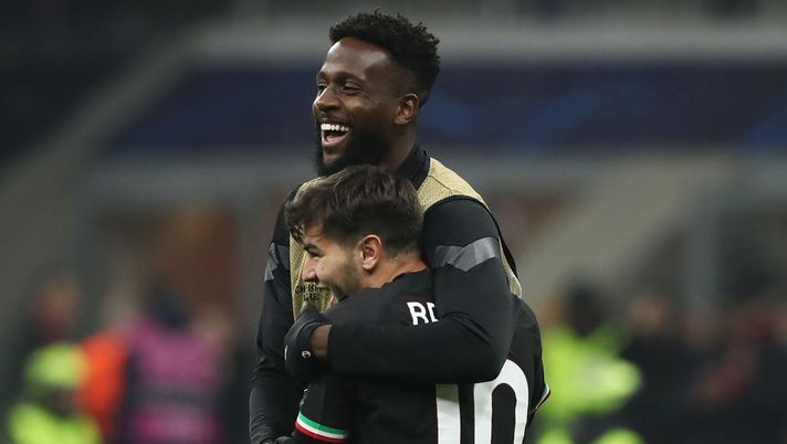 MILAN, ITALY - FEBRUARY 14: Divock Origi and Brahim Diaz of AC Milan embrace following the UEFA Champions League round of 16 leg one match between AC Milan and Tottenham Hotspur at Giuseppe Meazza Stadium on February 14, 2023 in Milan, Italy. (Photo by Marco Luzzani/Getty Images) Milan, Brahim Diaz in gruppo alla ripresa. Le novità su Origi, Rebic e Vranckx - immagine 1