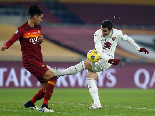 ROME, ITALY - DECEMBER 17: Federico Bonazzoli of Torino has a shot blocked by Chris Smalling of Roma during the Serie A match between AS Roma and Torino FC at Stadio Olimpico on December 17, 2020 in Rome, Italy. The match will be played without fans, behind closed doors as a Covid-19 precaution. (Photo by Paolo Bruno/Getty Images) ROME, ITALY - DECEMBER 17: Federico Bonazzoli of Torino has a shot blocked by Chris Smalling of Roma during the Serie A match between AS Roma and Torino FC at Stadio Olimpico on December 17, 2020 in Rome, Italy. The match will be played without fans, behind closed doors as a Covid-19 precaution. (Photo by Paolo Bruno/Getty Images)