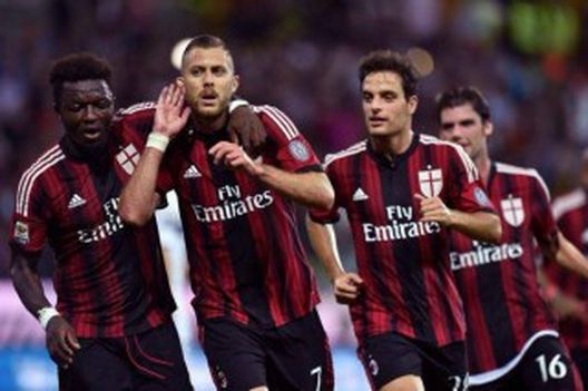 Jeremy Menez esulta con i compagni (fonte foto: www.maidirecalcio.com) Jeremy Menez esulta con i compagni (fonte foto: www.maidirecalcio.com)