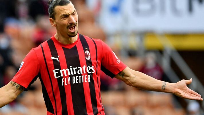 AC Milan's Swedish forward Zlatan Ibrahimovic reacts during the Italian Serie A football match AC Milan vs Sassuolo at the San Siro stadium in Milan, on November 28, 2021. (Photo by Isabella BONOTTO / AFP) (Photo by ISABELLA BONOTTO/AFP via Getty Images) I voti ufficiali al fantacalcio: Ibra più di Leao, Berardi da urlo! Bene Soriano, flop Kessié - immagine 1