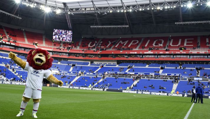 Lyon's new "Grand Stade" stadium and the club's mascot are pictured prior to the French L1 football match between Olympique Lyonnais (OL) and Troyes on January 9, 2016 in Decines-Charpieu. AFP PHOTO / JEAN-PHILIPPE KSIAZEK / AFP / JEAN-PHILIPPE KSIAZEK (Photo credit should read JEAN-PHILIPPE KSIAZEK/AFP via Getty Images) Lione