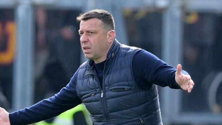 FLASH – Sky: “D’Aversa in bilico e il possibile sostituto”. E il Lecce condanna la testata a Henry - immagine 1