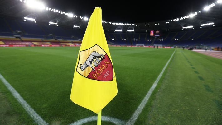 ROME, ITALY - MARCH 21: A detailed view of a AS Roma corner flag prior to the Serie A match between AS Roma and SSC Napoli at Stadio Olimpico on March 21, 2021 in Rome, Italy. Sporting stadiums around Italy remain under strict restrictions due to the Coronavirus Pandemic as Government social distancing laws prohibit fans inside venues resulting in games being played behind closed doors. (Photo by Paolo Bruno/Getty Images) ROME, ITALY - MARCH 21: A detailed view of a AS Roma corner flag prior to the Serie A match between AS Roma and SSC Napoli at Stadio Olimpico on March 21, 2021 in Rome, Italy. Sporting stadiums around Italy remain under strict restrictions due to the Coronavirus Pandemic as Government social distancing laws prohibit fans inside venues resulting in games being played behind closed doors. (Photo by Paolo Bruno/Getty Images)