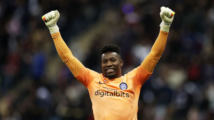 RIYADH, SAUDI ARABIA - JANUARY 18: Andre Onana of FC Internazionale celebrates after Lautaro Martinez of FC Internazionale (not pictured) scores the team's third goal during the EA Sports Supercup match between AC Milan and FC Internazionale at King Fahd International Stadium on January 18, 2023 in Riyadh, Saudi Arabia. (Photo by Yasser Bakhsh/Getty Images) ? VIDEO – Inter, tensione in allenamento fra Onana e Brozovic: interviene Lukaku a dividerli - immagine 1